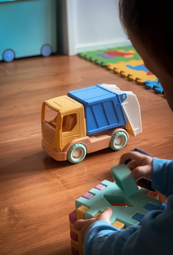 Bioplastic toys - Garbage truck. - Image 6